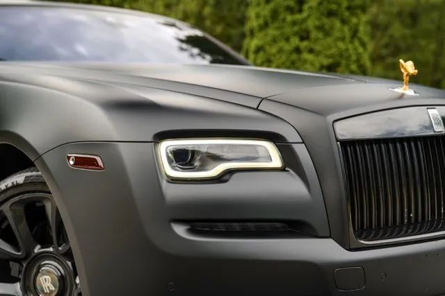Rolls-Royce Dawn photo 9