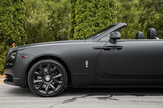 Rolls-Royce Dawn photo 17