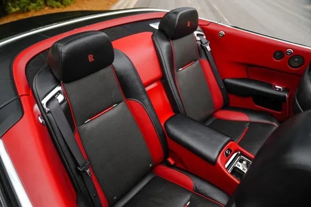 Rolls-Royce Dawn photo 45