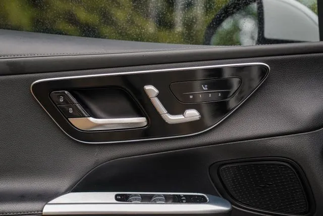 Mercedes-Benz GLC photo 43