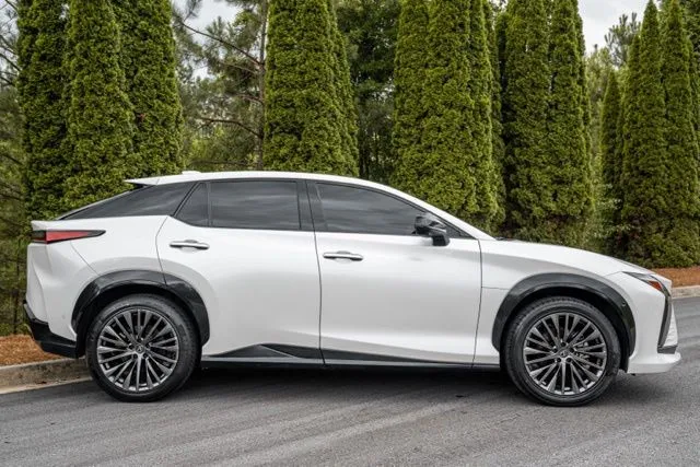 Lexus RZ photo 12
