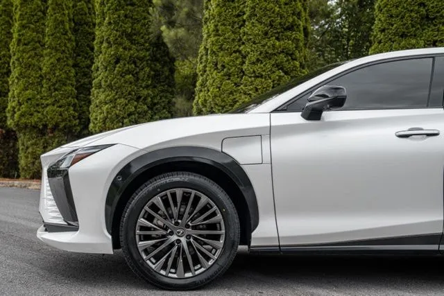 Lexus RZ photo 10
