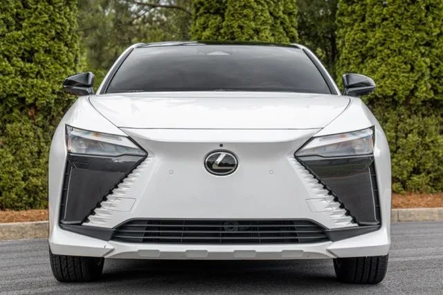Lexus RZ photo 17