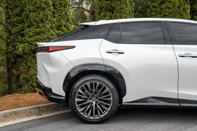 Lexus RZ photo 13