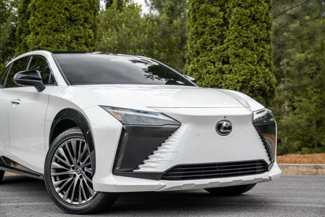 Lexus RZ photo 6