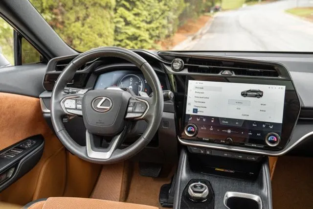 Lexus RZ photo 27