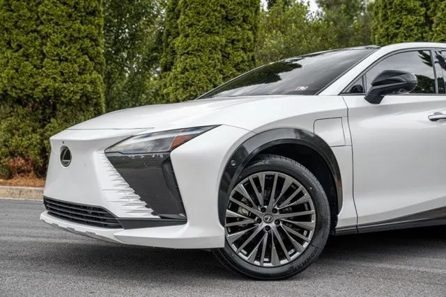 Lexus RZ photo 3