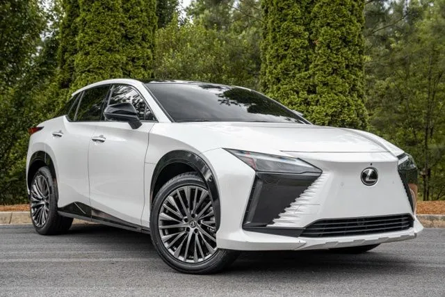 Lexus RZ photo 5