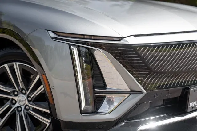 Cadillac LYRIQ photo 8