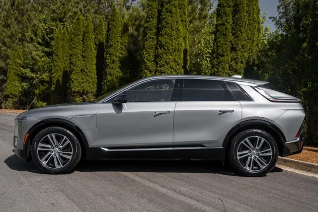Cadillac LYRIQ photo 9