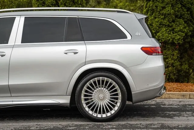 Mercedes-Benz GLS photo 11