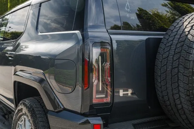GMC Hummer EV SUV photo 16