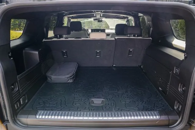 GMC Hummer EV SUV photo 24