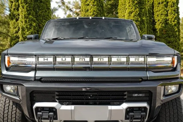 GMC Hummer EV SUV photo 19