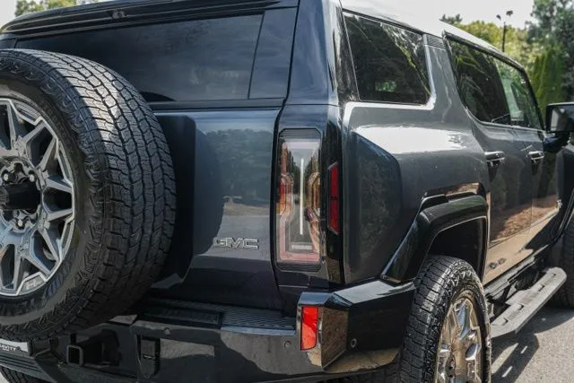 GMC Hummer EV SUV photo 17