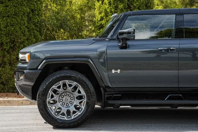 GMC Hummer EV SUV photo 11