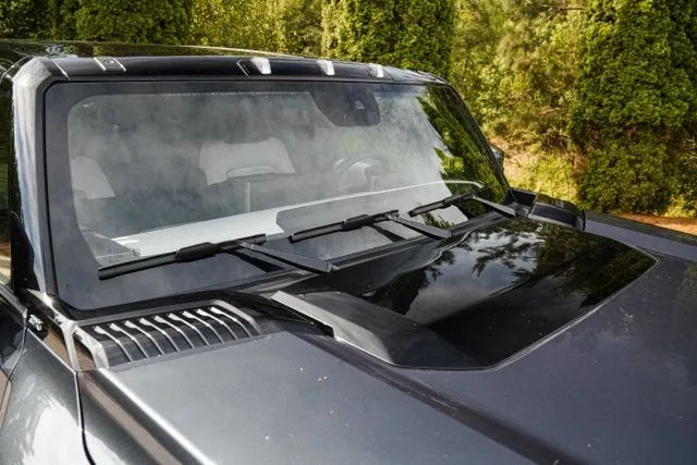 GMC Hummer EV SUV photo 8