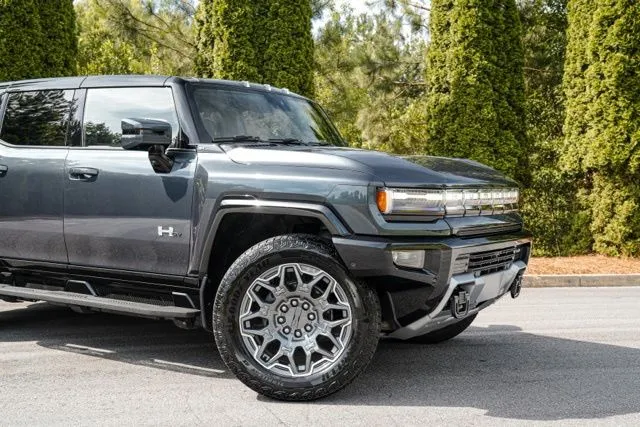 GMC Hummer EV SUV photo 6