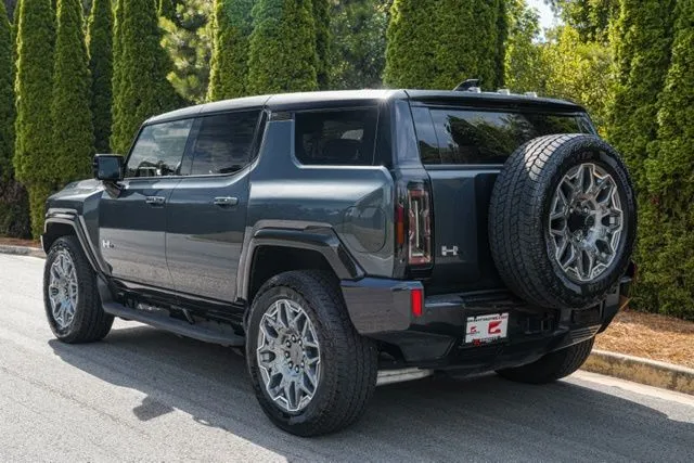 GMC Hummer EV SUV photo 18