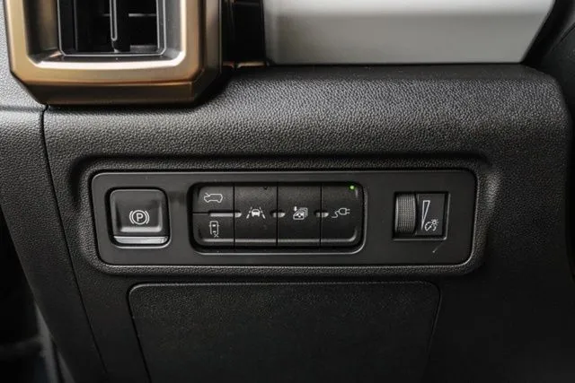GMC Hummer EV SUV photo 32