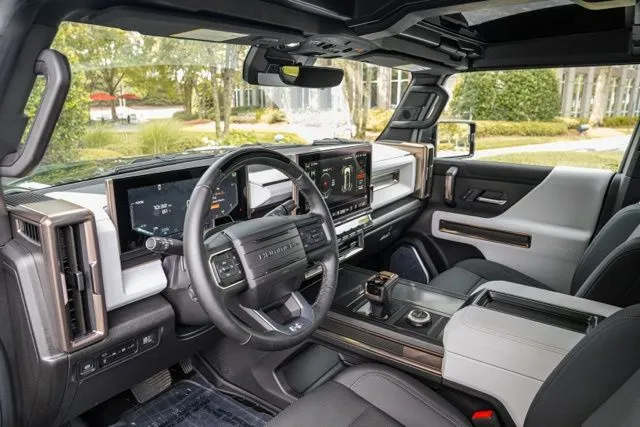 GMC Hummer EV SUV photo 27