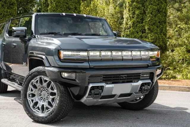 GMC Hummer EV SUV photo 5
