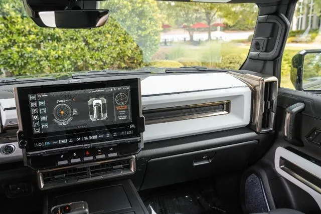GMC Hummer EV SUV photo 31
