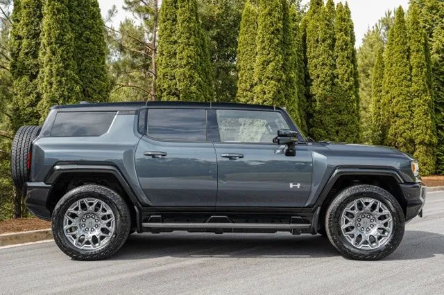 GMC Hummer EV SUV photo 13