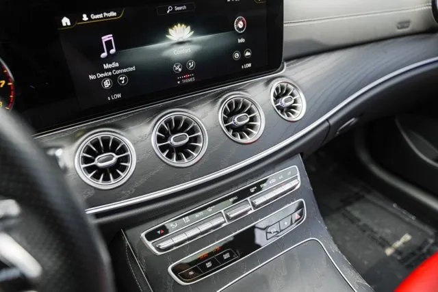 Mercedes-Benz E-Class photo 30