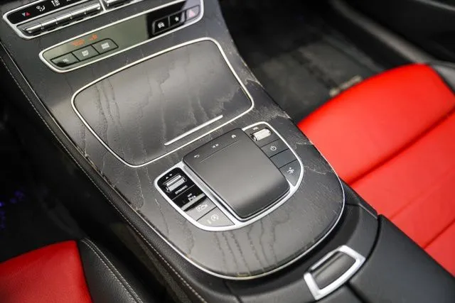 Mercedes-Benz E-Class photo 32