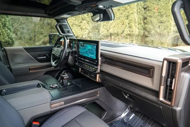GMC Hummer EV SUV photo 26