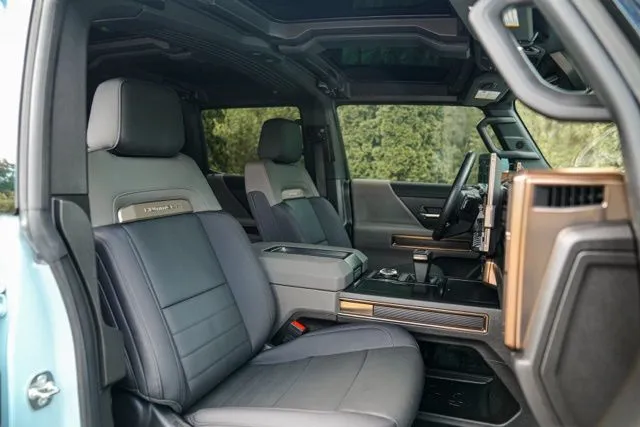 GMC Hummer EV SUV photo 44