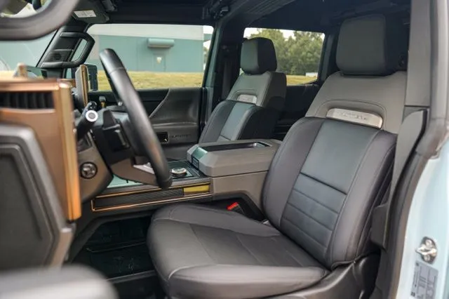 GMC Hummer EV SUV photo 42