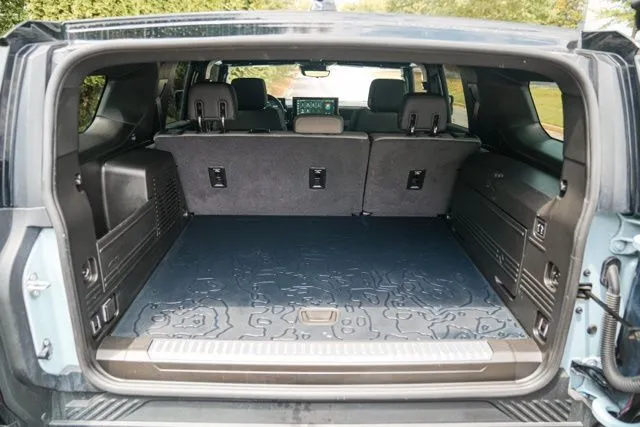 GMC Hummer EV SUV photo 21