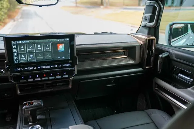 GMC Hummer EV SUV photo 38