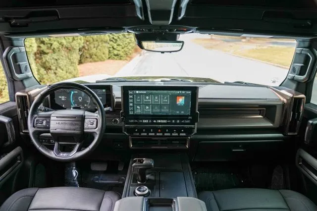 GMC Hummer EV SUV photo 25