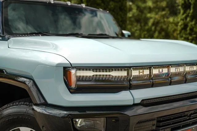 GMC Hummer EV SUV photo 7
