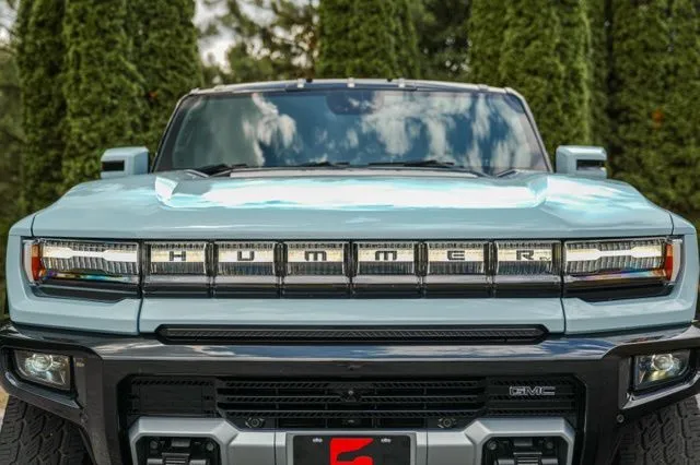 GMC Hummer EV SUV photo 17