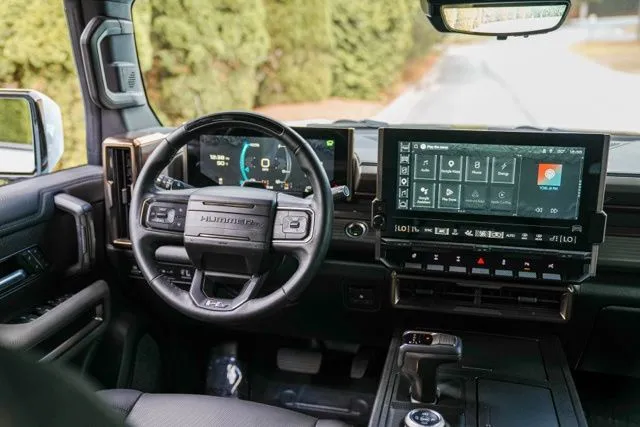 GMC Hummer EV SUV photo 37