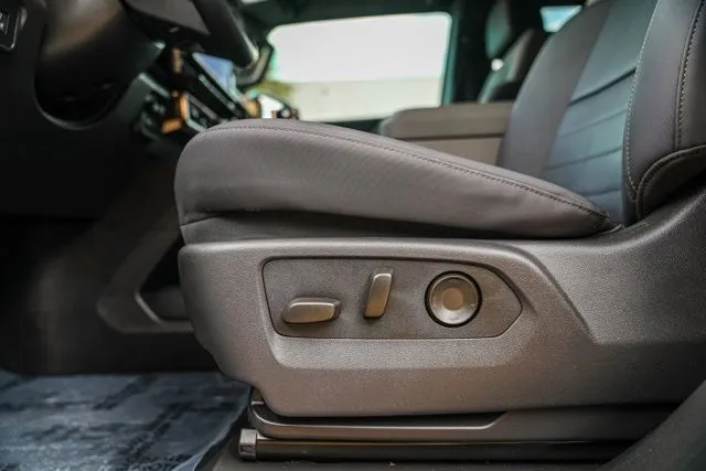 GMC Hummer EV SUV photo 41