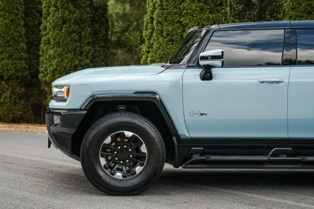 GMC Hummer EV SUV photo 9