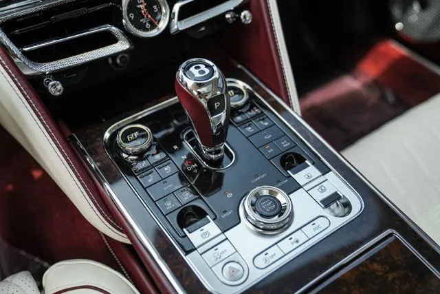 Bentley Flying Spur photo 37