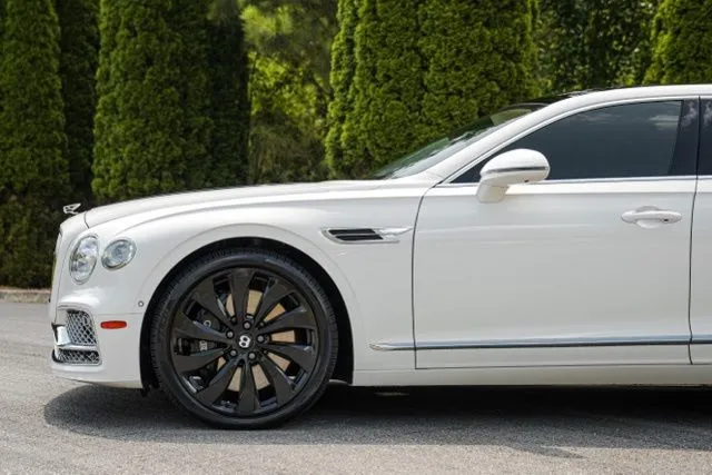 Bentley Flying Spur photo 10