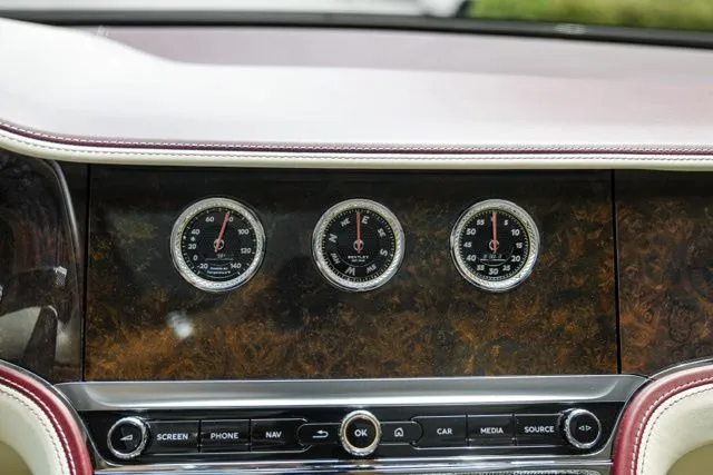 Bentley Flying Spur photo 34