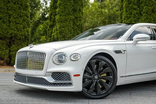 Bentley Flying Spur photo 3