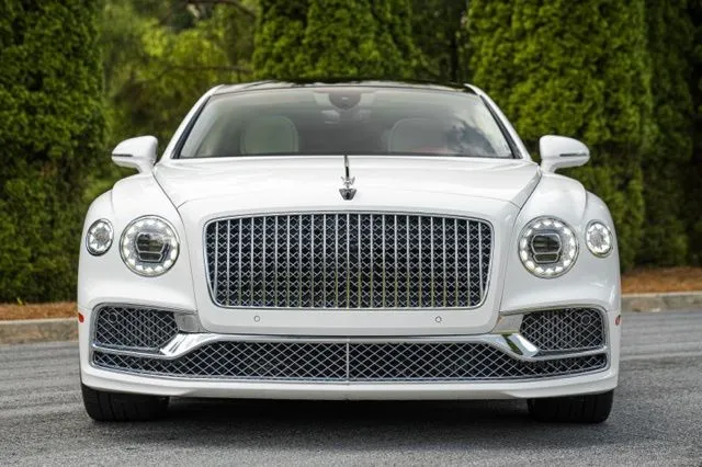 Bentley Flying Spur photo 16