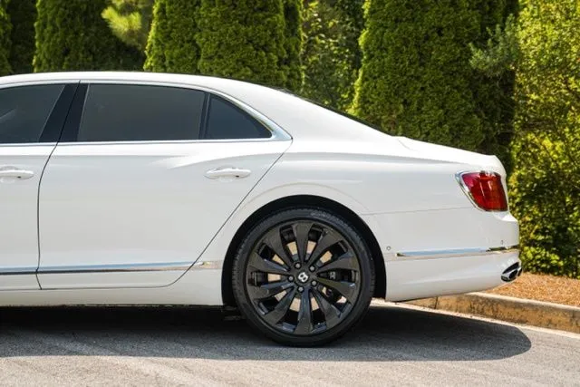 Bentley Flying Spur photo 11
