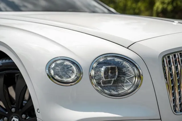 Bentley Flying Spur photo 8