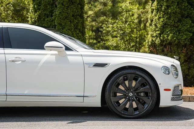 Bentley Flying Spur photo 14