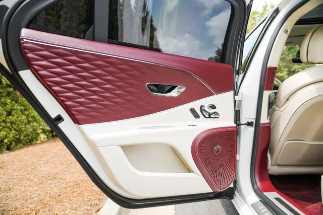 Bentley Flying Spur photo 52